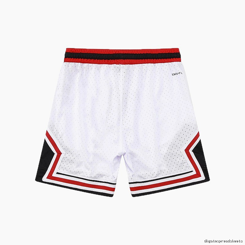 AJ sporty white shorts