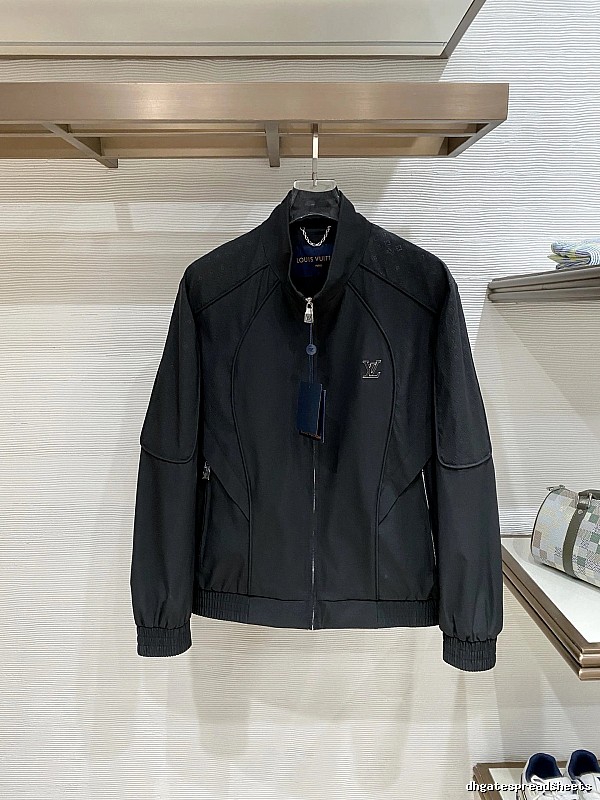 Arc’teryx Black Zip Jacket with Small Zip Jacket for Photo Ready