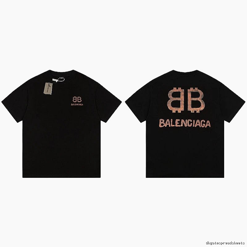 Balenciaga's trendy and cool black T-shirt.