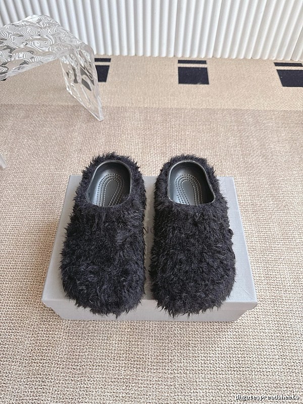 Black Fuzzy Slip-on House Slipper Fuzzy Slippers for Daily Rotation