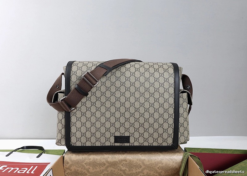 Gucci Messenger Bag with Beige GG Messenger for Streetwear Looks