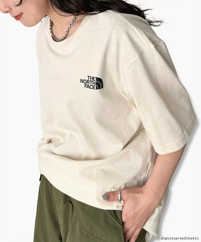 The classic and simple style white T-shirt of The North Face.